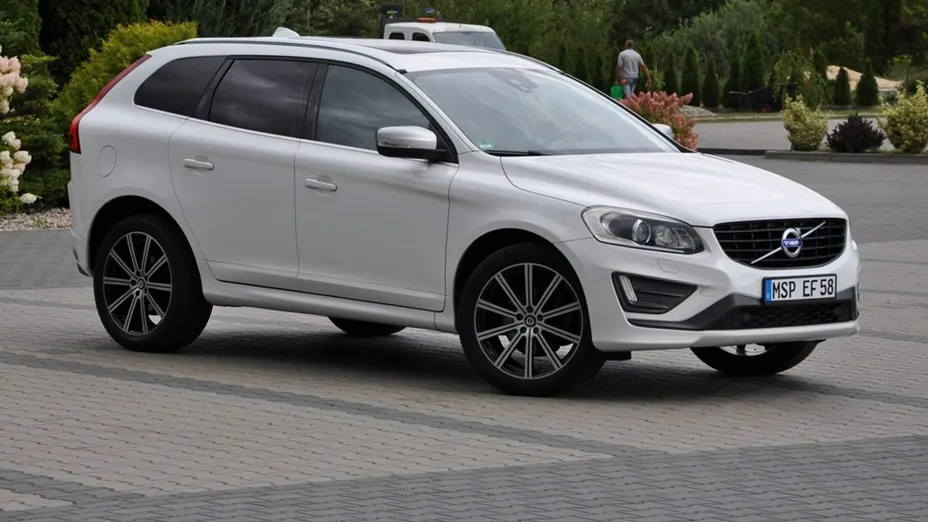 VOLVO XC60 -