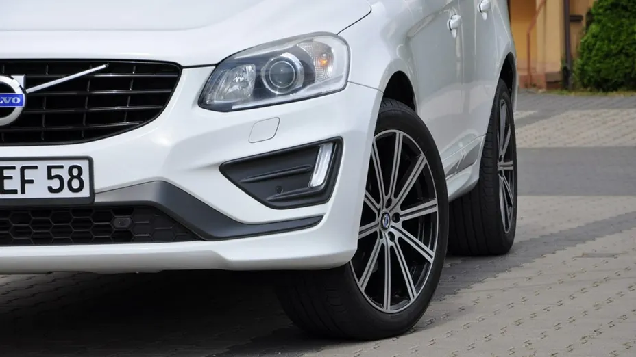 VOLVO XC60 -