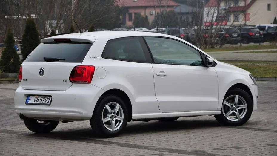 VOLKSWAGEN Polo -