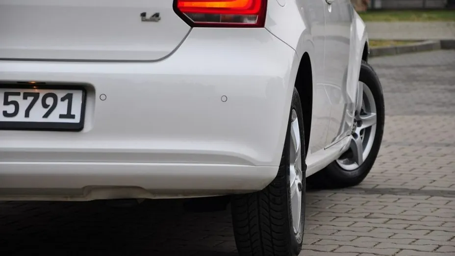 VOLKSWAGEN Polo -
