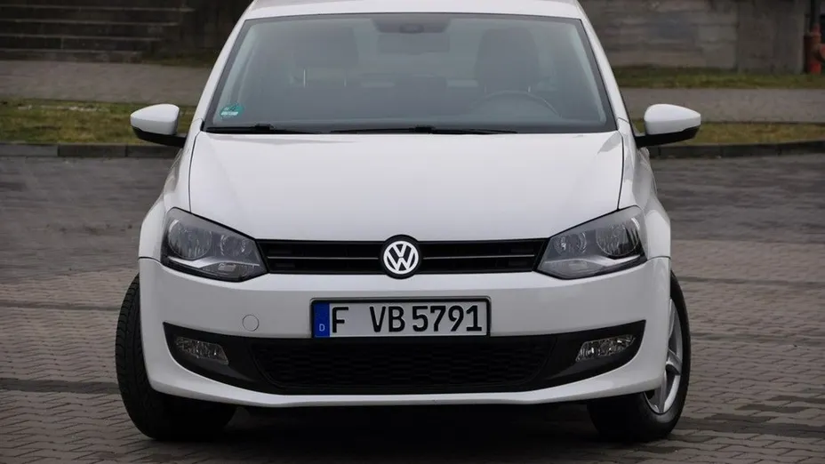 VOLKSWAGEN Polo -