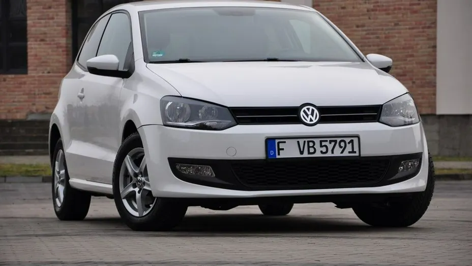 VOLKSWAGEN Polo -