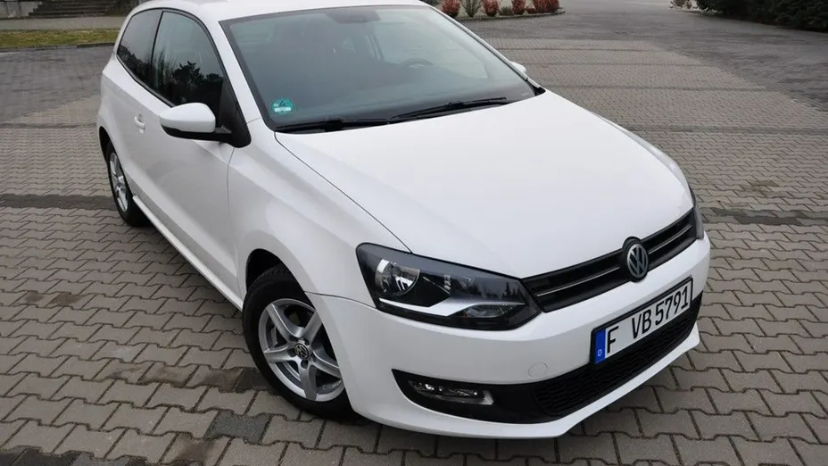 VOLKSWAGEN Polo -