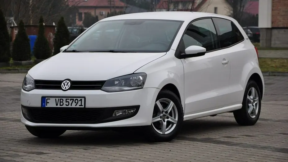 VOLKSWAGEN Polo -