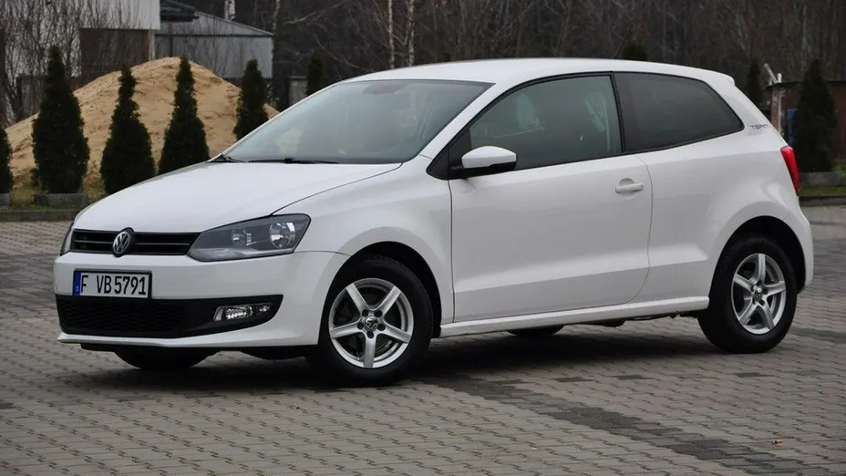 VOLKSWAGEN Polo -