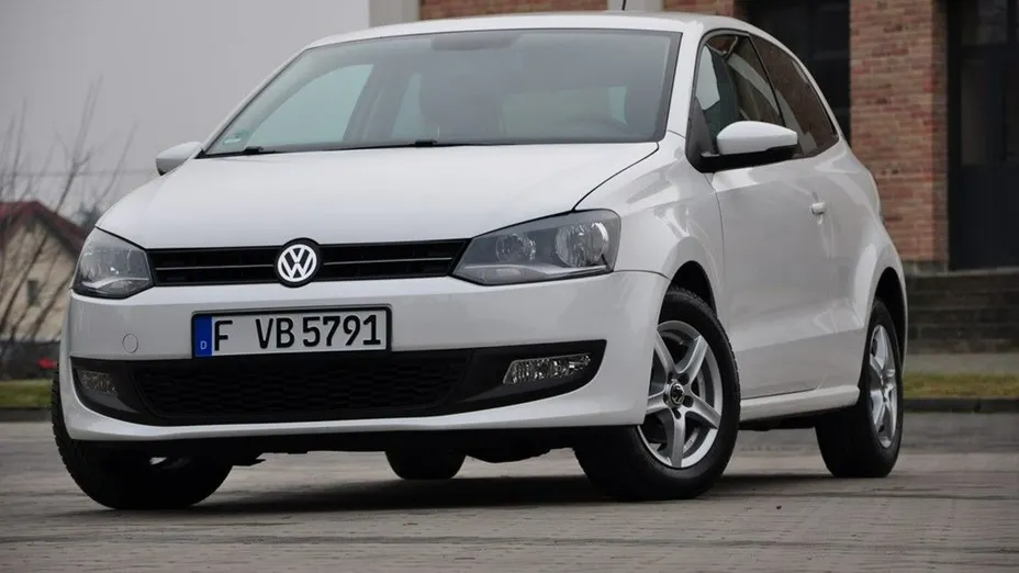 VOLKSWAGEN Polo -