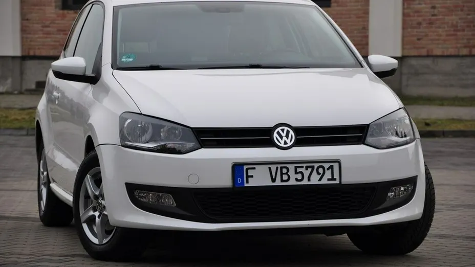 VOLKSWAGEN Polo -
