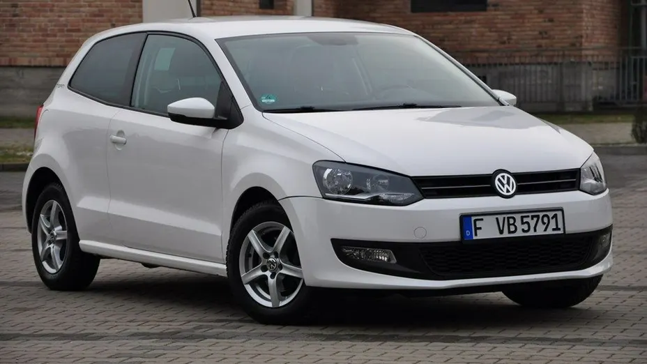 VOLKSWAGEN Polo -