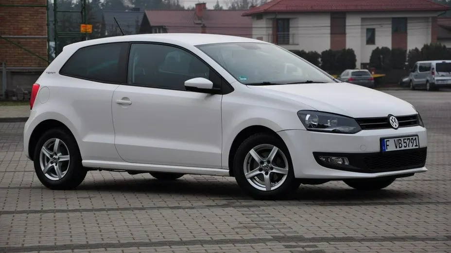 VOLKSWAGEN Polo -