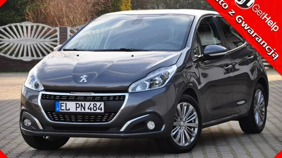 PEUGEOT 208 -