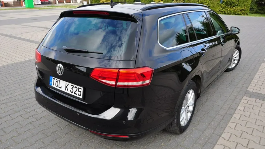 VOLKSWAGEN Passat -