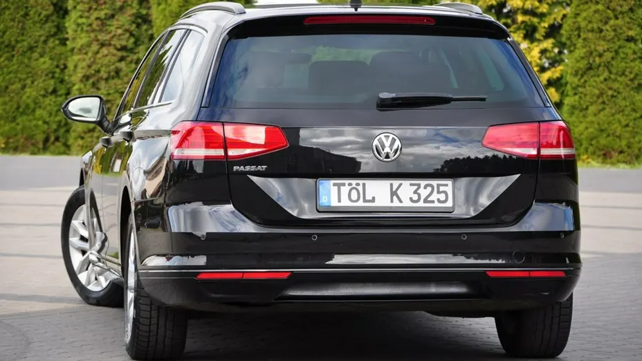 VOLKSWAGEN Passat -