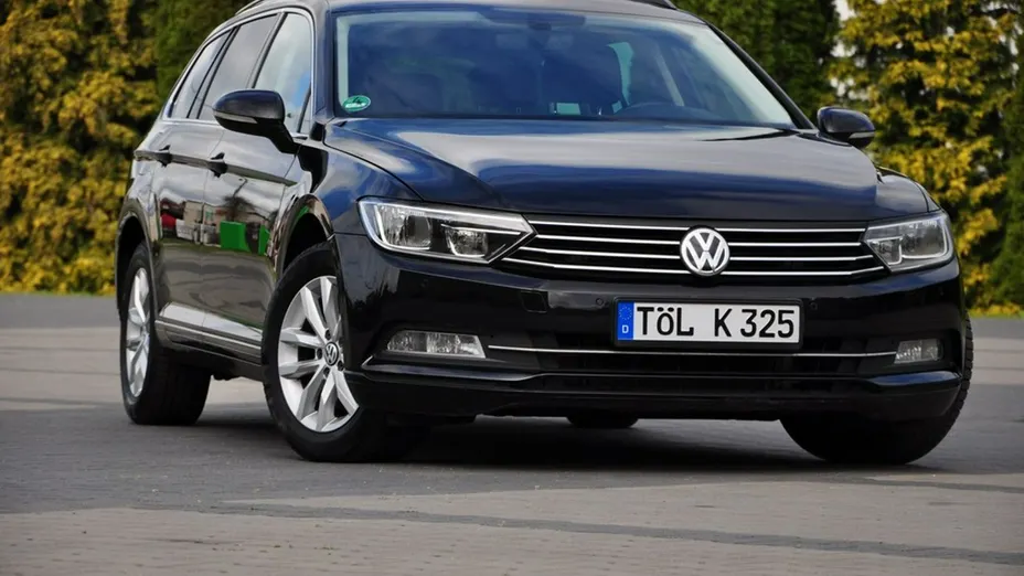VOLKSWAGEN Passat -