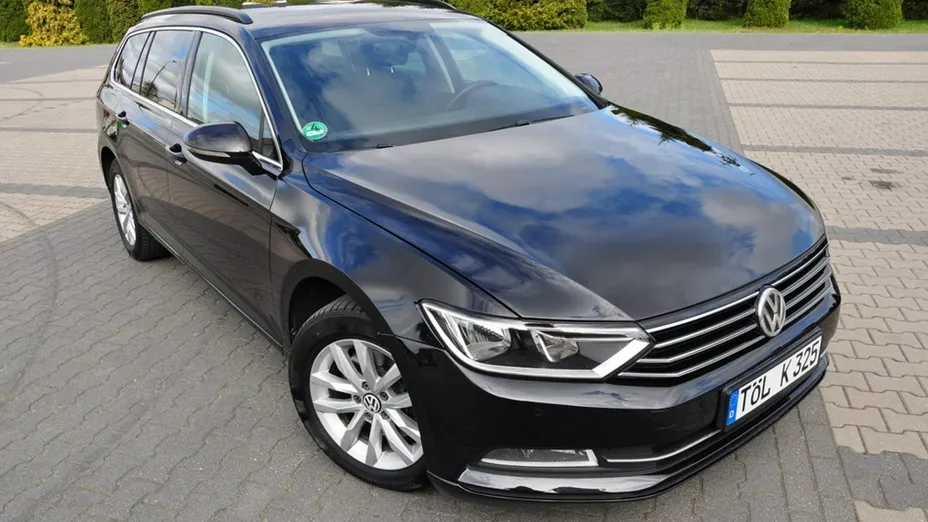 VOLKSWAGEN Passat -