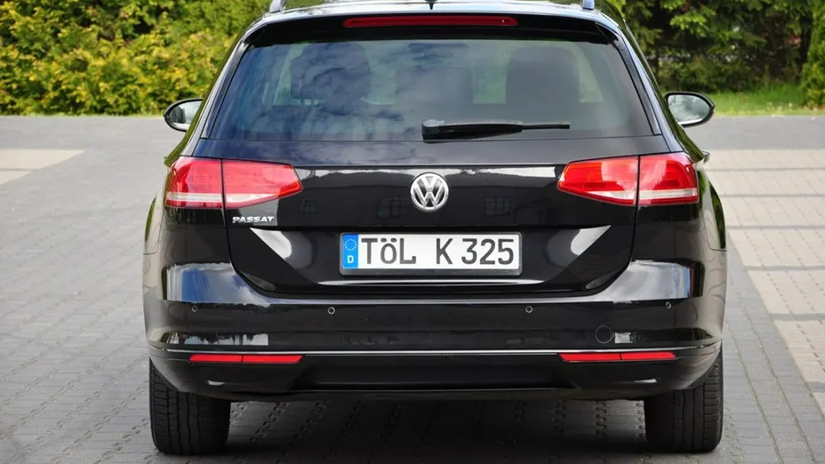 VOLKSWAGEN Passat -
