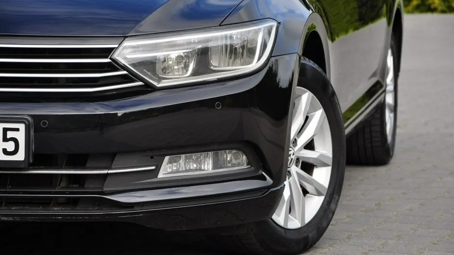 VOLKSWAGEN Passat -
