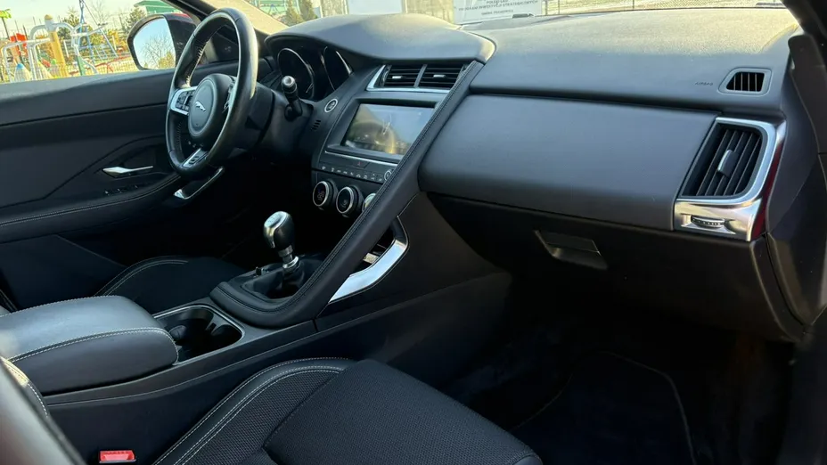 JAGUAR E-Pace -