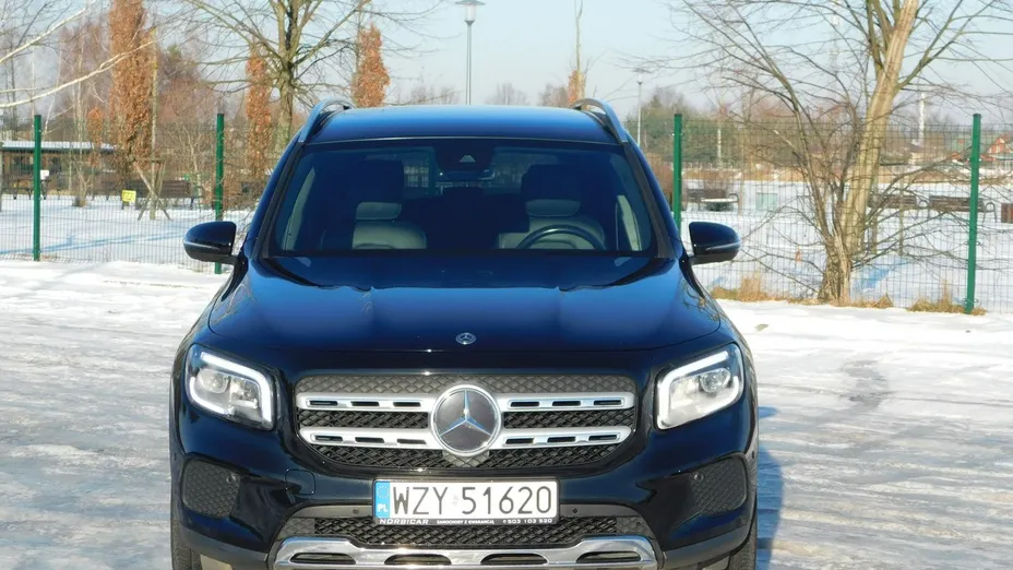 MERCEDES-BENZ GLB -