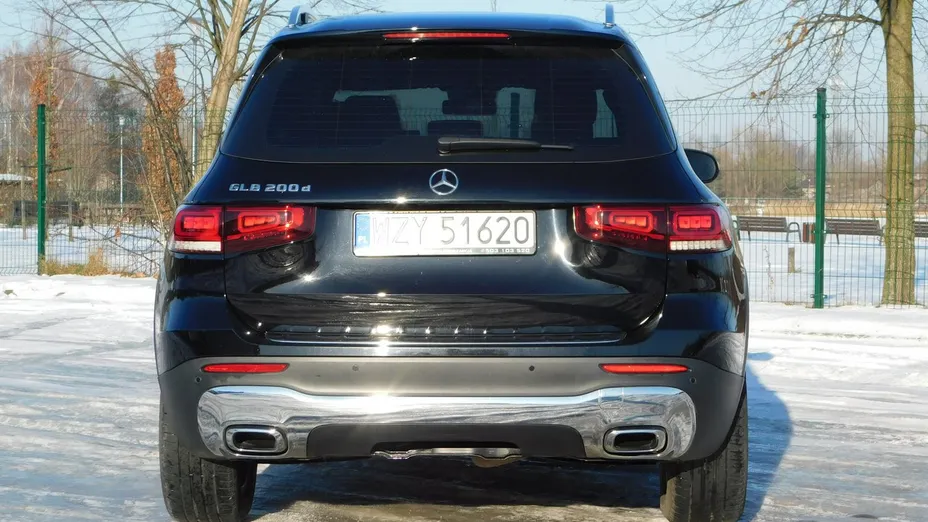 MERCEDES-BENZ GLB -