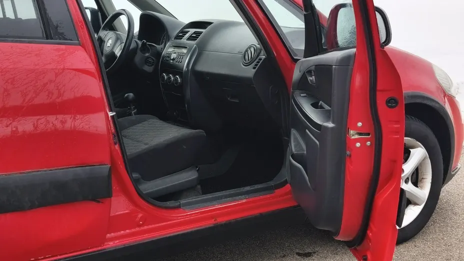SUZUKI SX4 -