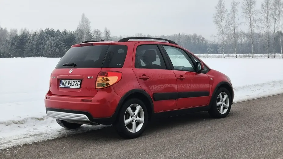 SUZUKI SX4 -