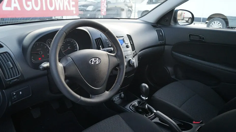 HYUNDAI i30 -