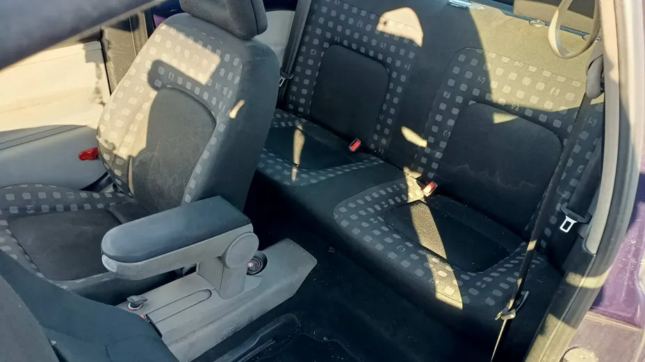 VOLKSWAGEN New Beetle -