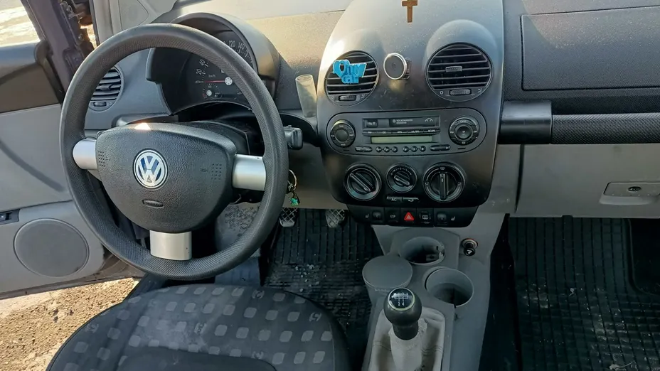 VOLKSWAGEN New Beetle -