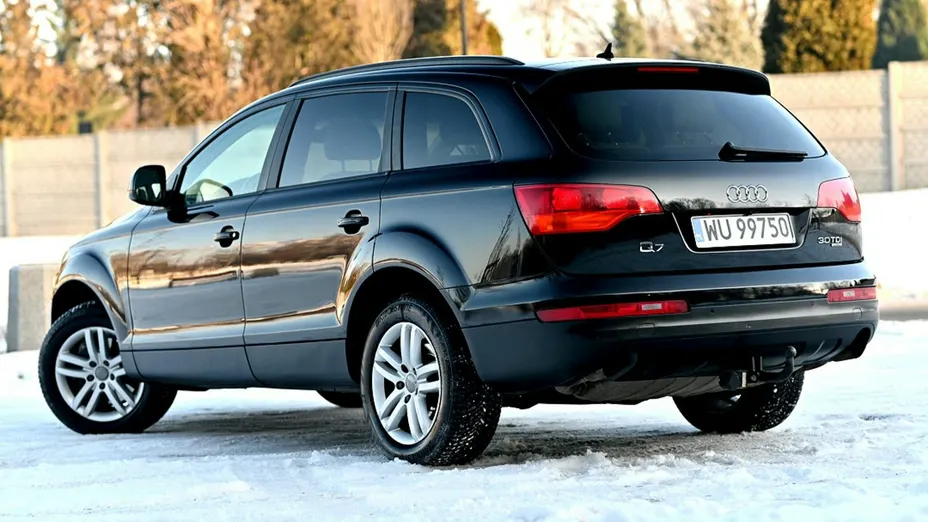 AUDI Q7 -