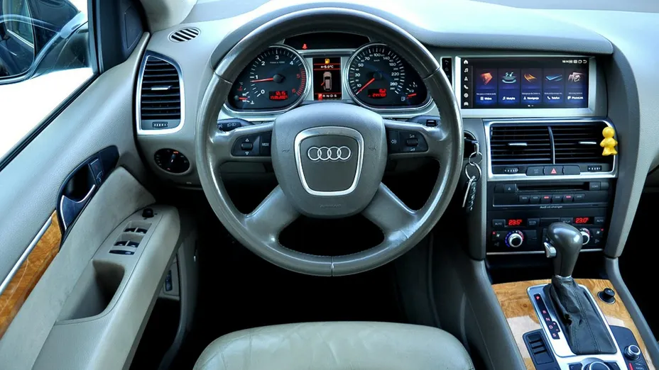 AUDI Q7 -