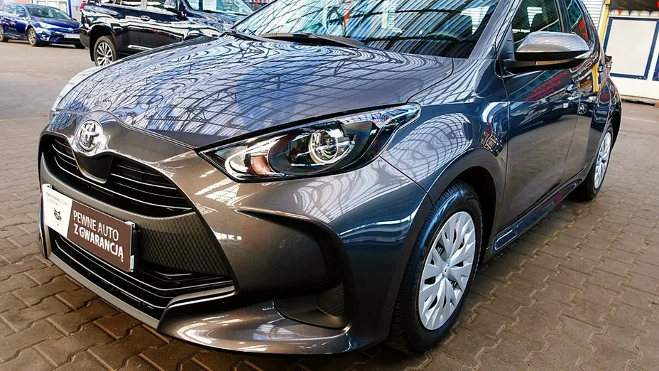 TOYOTA Yaris -