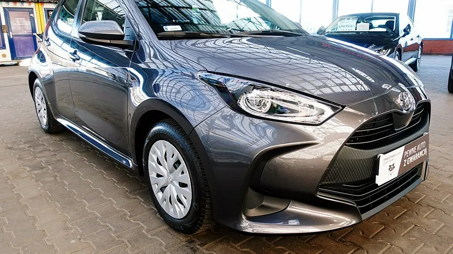 TOYOTA Yaris -