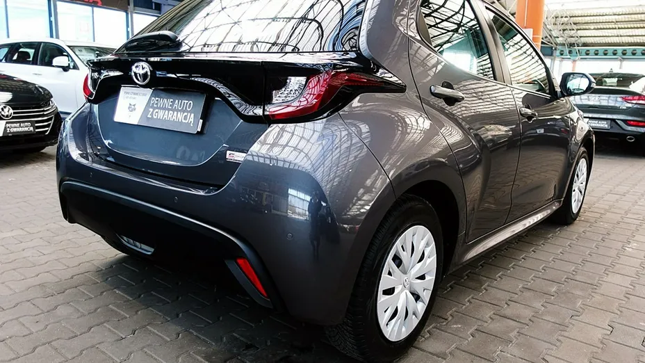 TOYOTA Yaris -