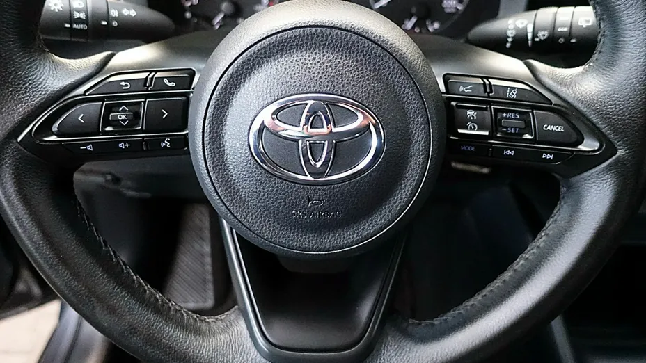TOYOTA Yaris -