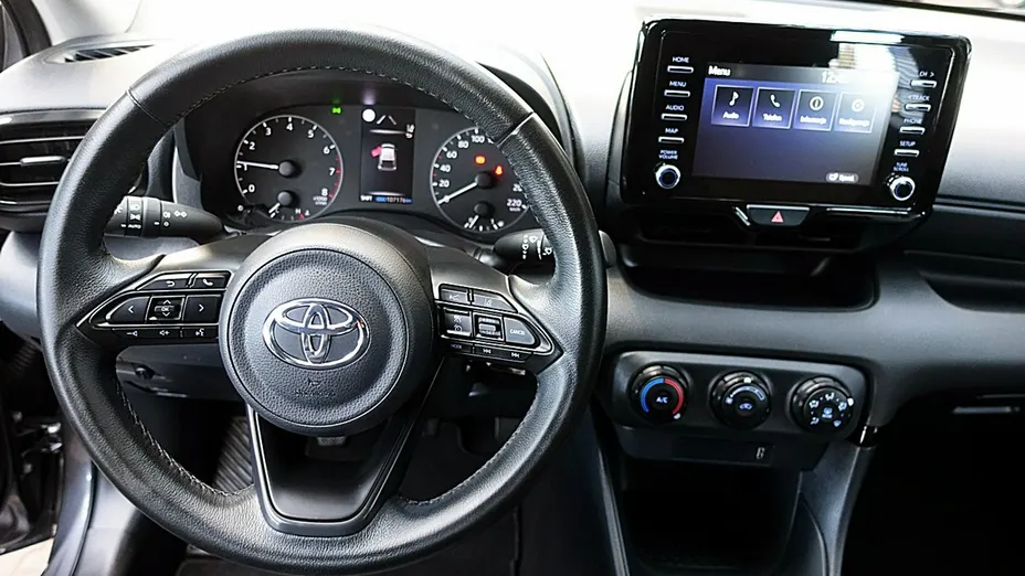 TOYOTA Yaris -