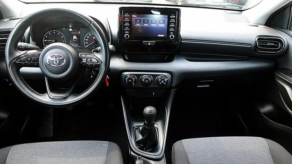 TOYOTA Yaris -