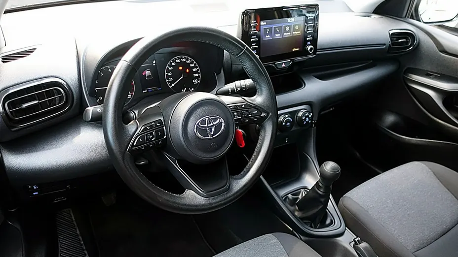TOYOTA Yaris -