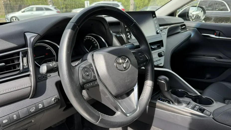 TOYOTA Camry -