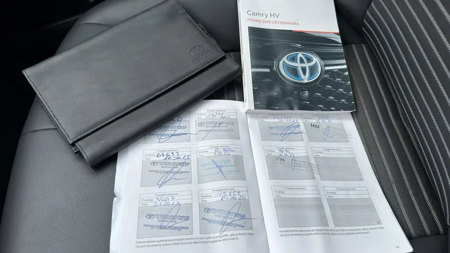TOYOTA Camry -