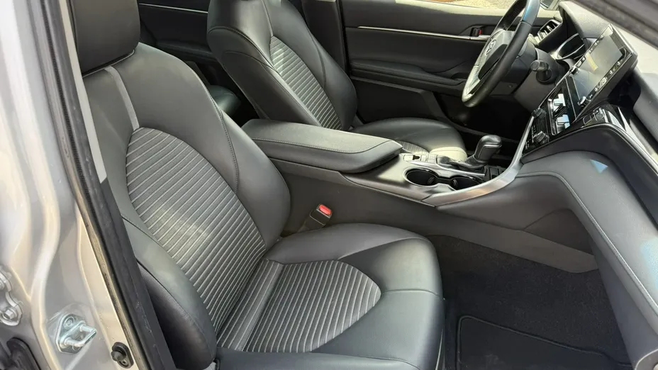 TOYOTA Camry -