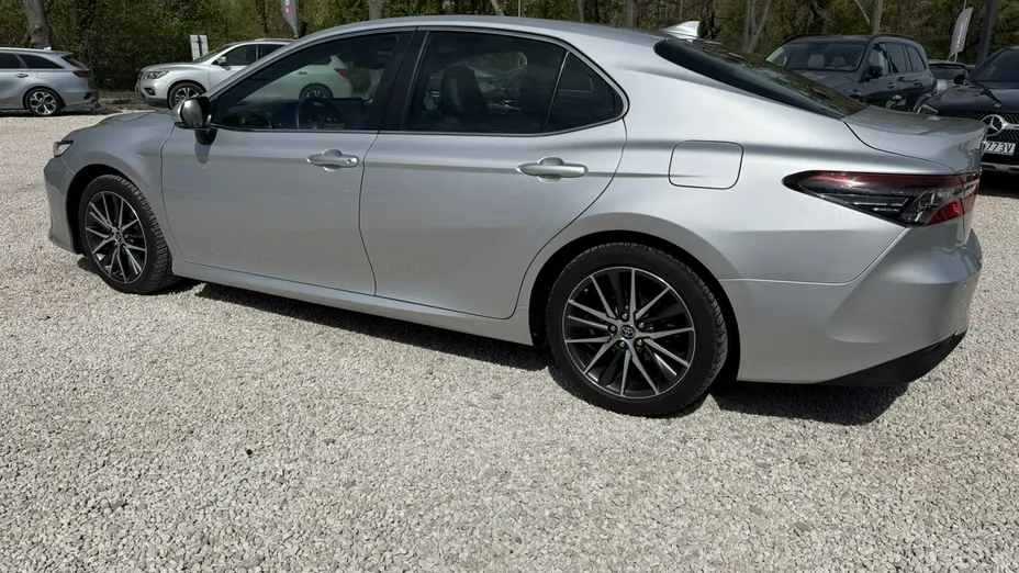 TOYOTA Camry -