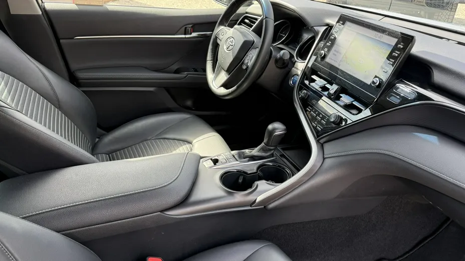 TOYOTA Camry -