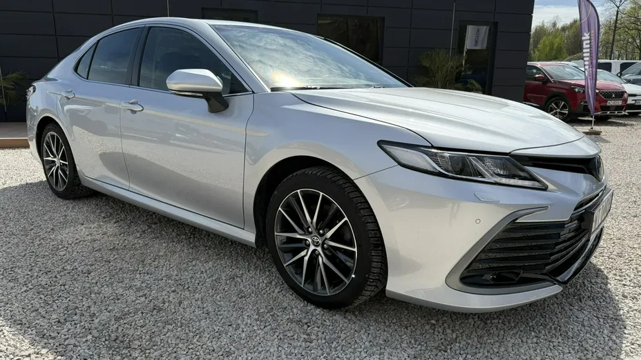 TOYOTA Camry -