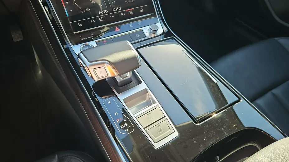 AUDI A8 -