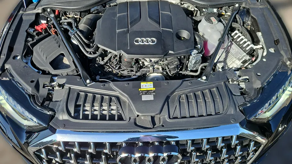AUDI A8 -