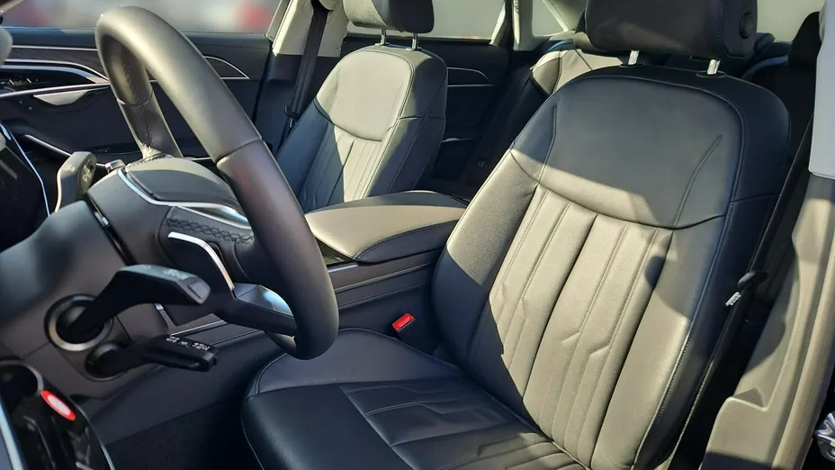 AUDI A8 -