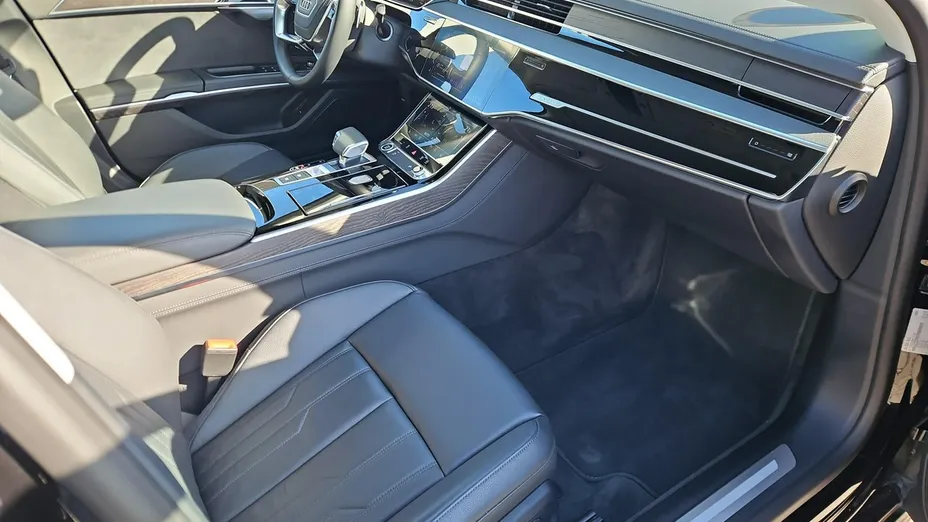 AUDI A8 -
