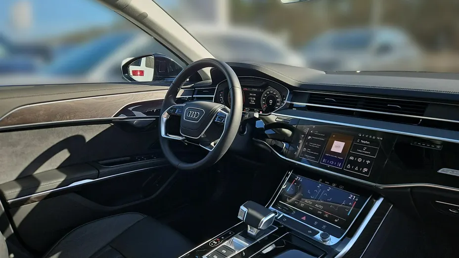 AUDI A8 -