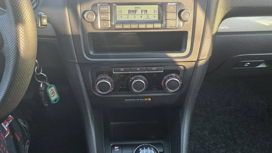 VOLKSWAGEN Golf -