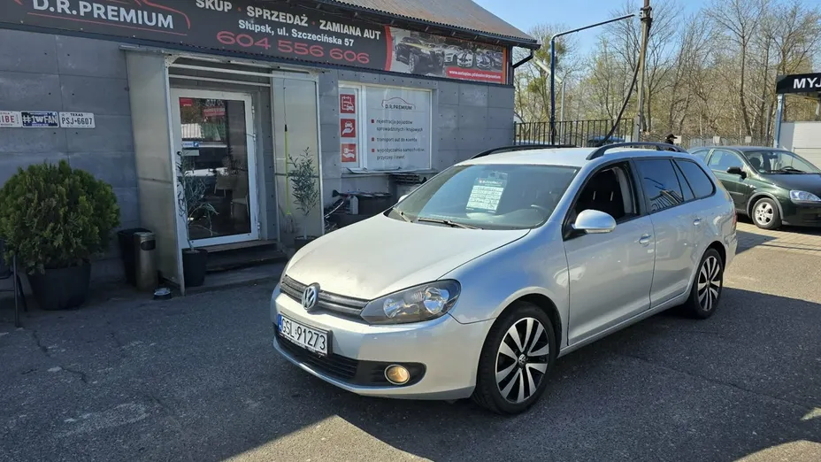 VOLKSWAGEN Golf -